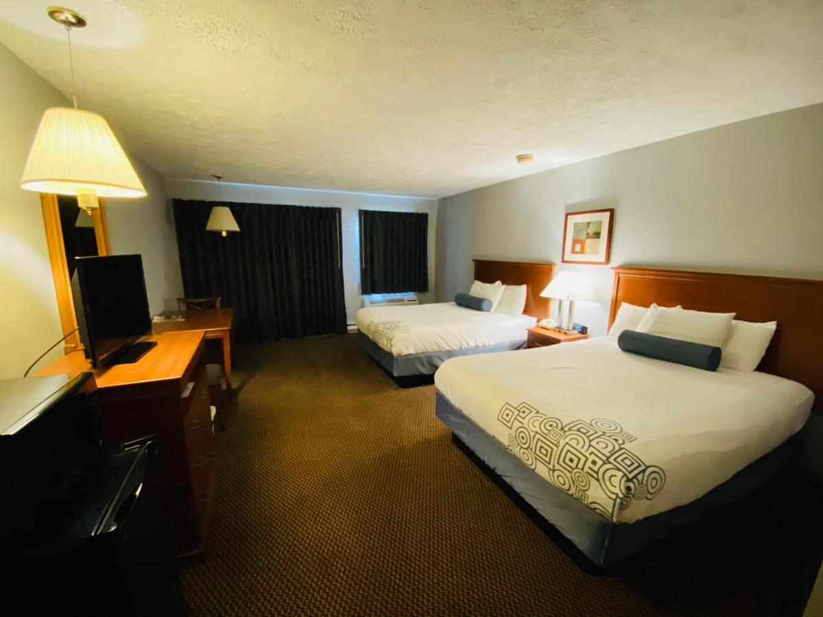 Fleetwood Inn Suites Cheboygan Exterior photo